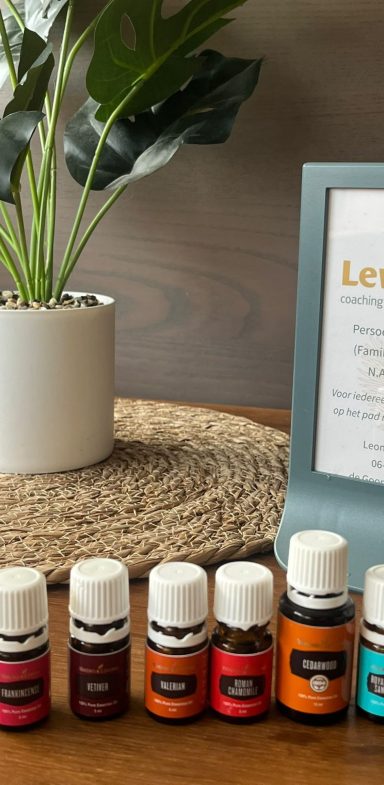 Ontspannende massage met etherische oliën Etherische oliën van Young Living